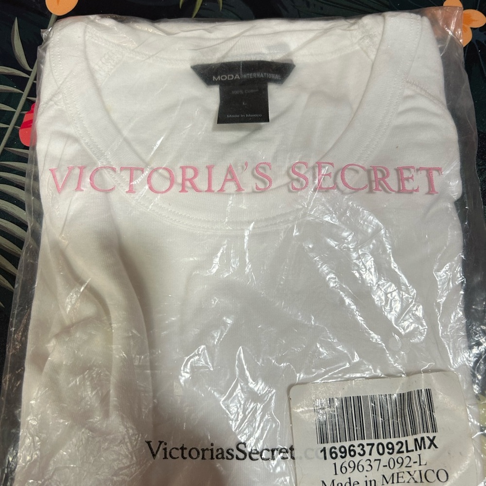 Victorias Secret sz L Tshirt NEW!